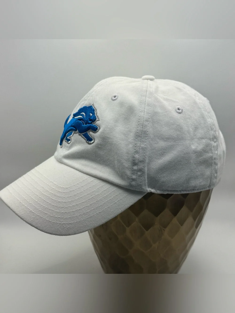 Detroit Lions NFL Team Apparel White Adjustable Embroidered Logo Hat Unisex